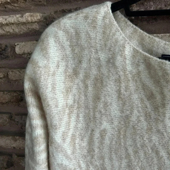Abercrombie & Fitch Tan and Cream Zebra Print Sweater Size Small - Picture 4 of 6
